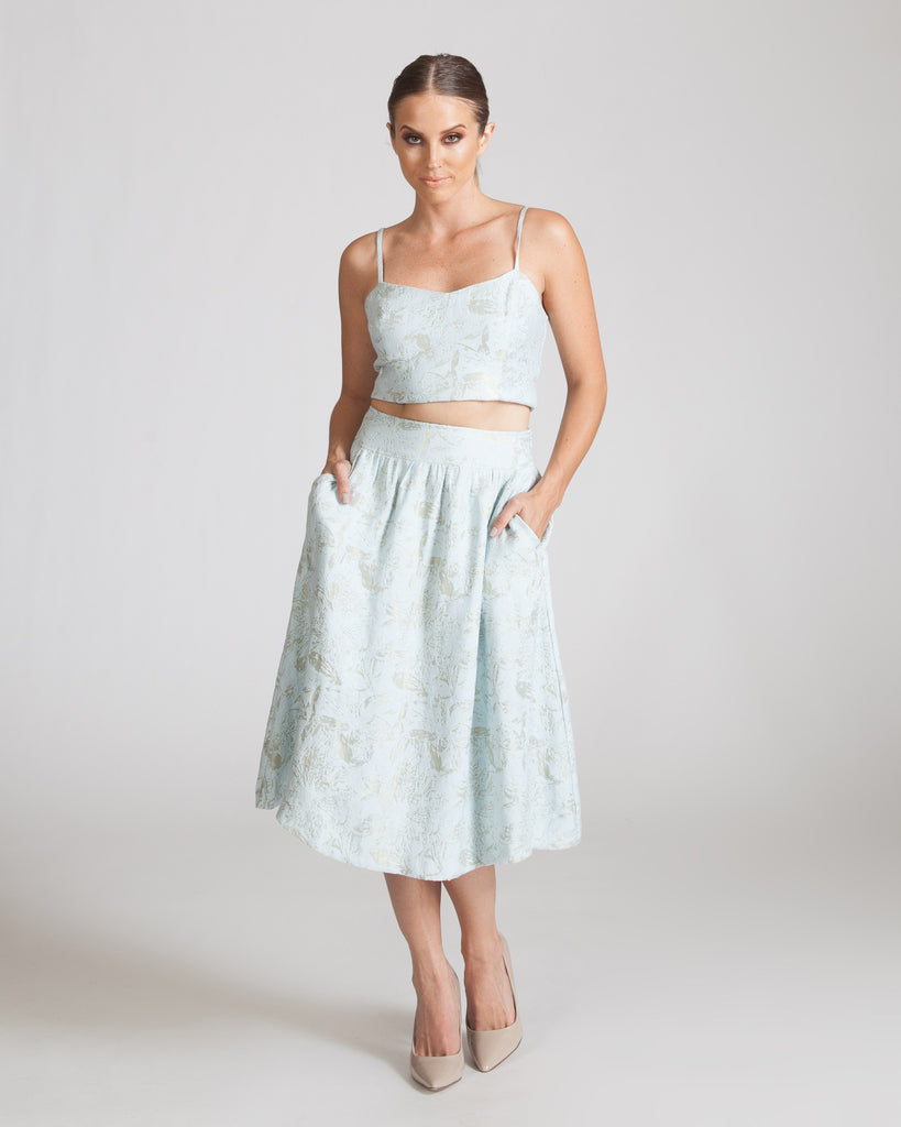 JOA CROP TOP IN BLUE & GOLD LEAF PRINT