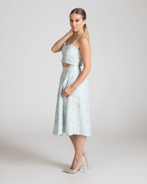JOA CROP TOP IN BLUE & GOLD LEAF PRINT